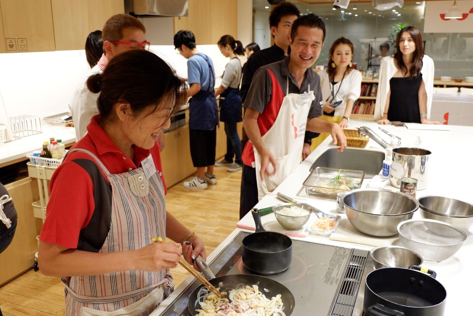 5_調理中の様子_Members are cooking.jpeg
